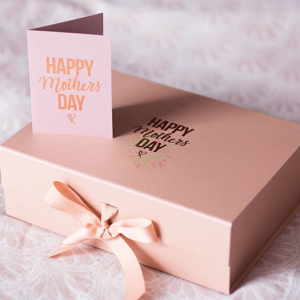 Розовая подарочная коробка ко Дню матери с золотой фольгой