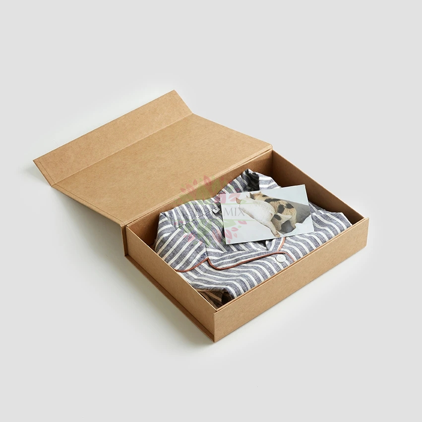 Бумажная коробка для упаковки одежды в почтовом ящике