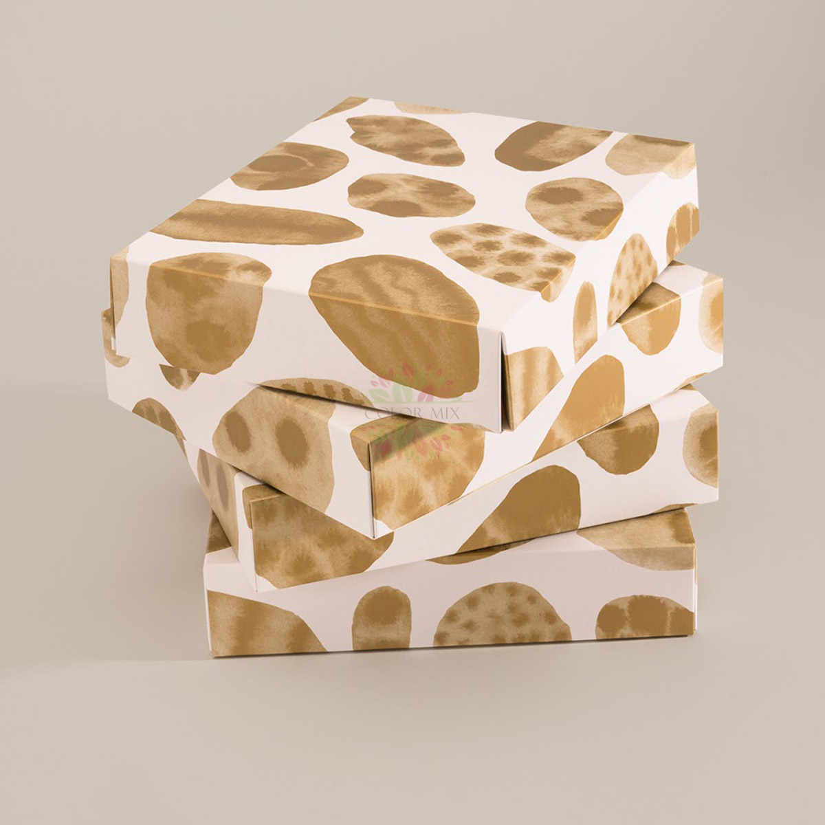 Бумажная коробка с простым дизайном для шарфа
